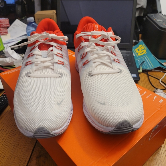 Man's Nike Sneaker - Picture 9 of 10